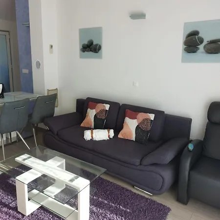 Ni I -two Bedroom With Terrace And Hot Tub Lux F Makarska