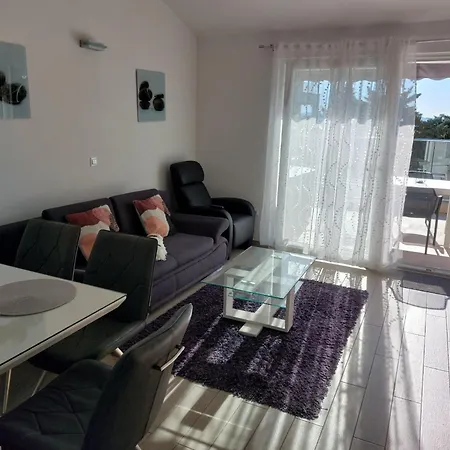 Apartman Ni I -two Bedroom With Terrace And Hot Tub Lux F Makarska