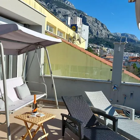 Ni I -two Bedroom With Terrace And Hot Tub Lux F Makarska